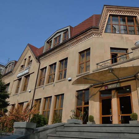 埃里温豪华酒店 耶烈万 外观 照片