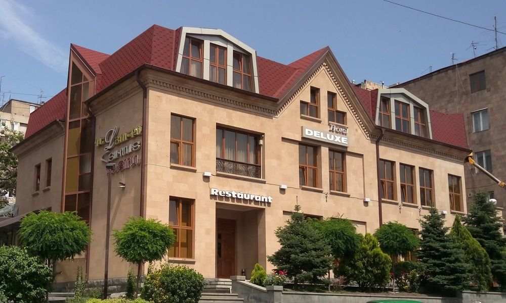 埃里温豪华酒店 耶烈万 外观 照片